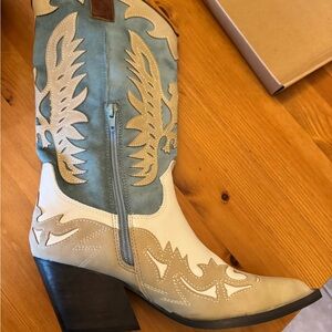 Mi.iM Western Heeled Boots in Blue and Cream
